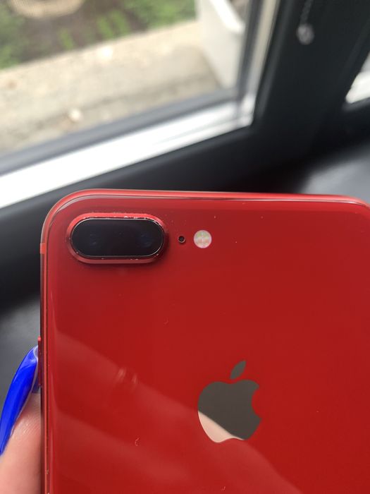 iPhone 8 Plus/ Ped 64gb