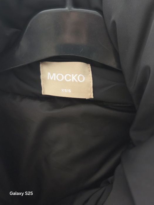 Чорна куртка пуховик Mocko
