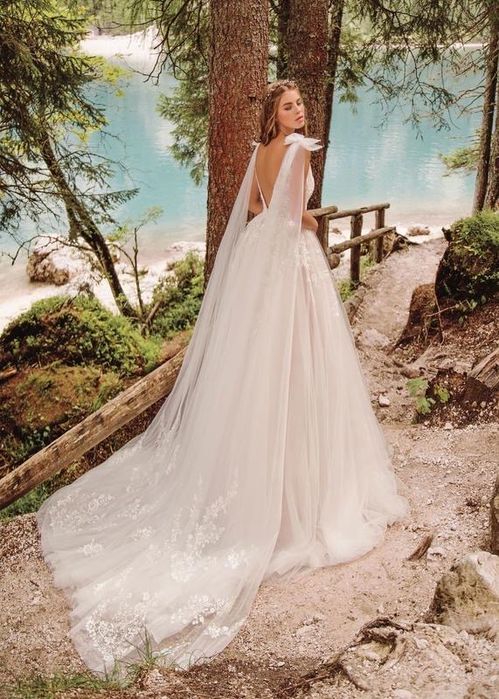 Нова весільна сукня