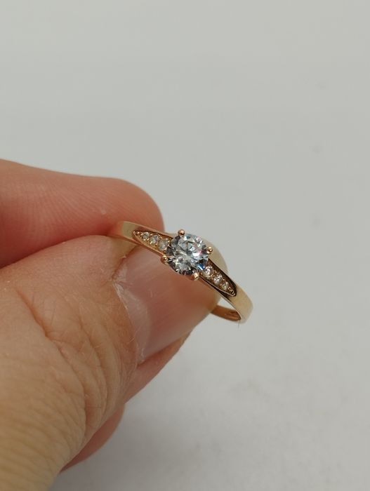 Золотое колечко 0.99 грамма 17.7 размер