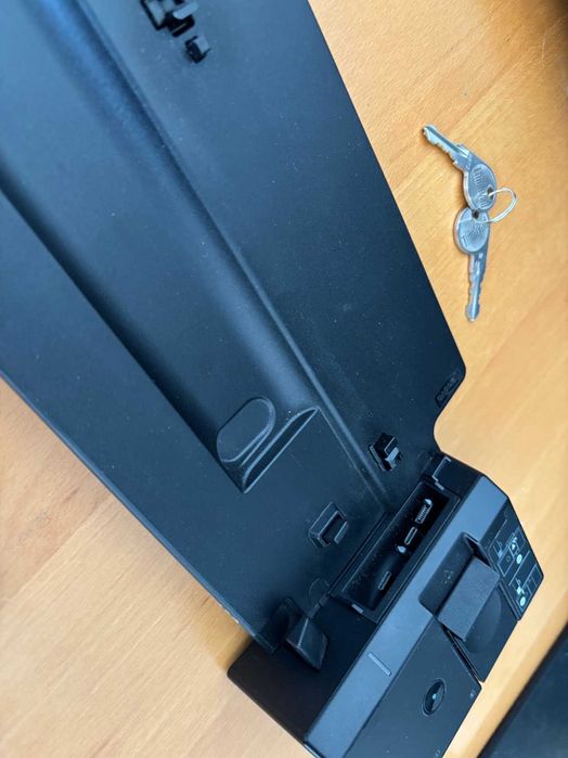 Doca Thinkpad Ultra Dock 40AH com carregador e chaves