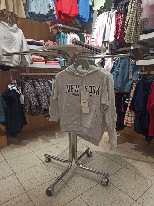 Stojaki do odzieży-9 szt.- na kółkach