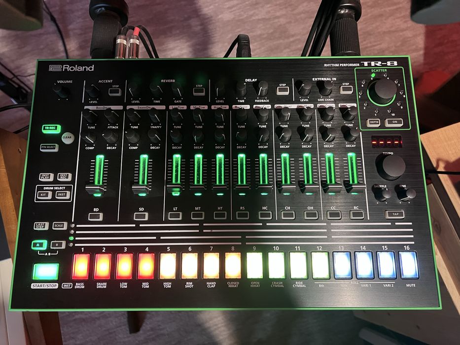 Roland TR-8 Rhythm Performer Maszyna Perkusyjna