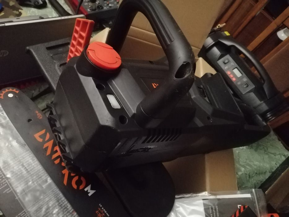 Акумуляторна пила Дніпро м Dnipro DCS-200 BC  Dual