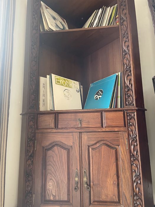 Movel de canto em madeira