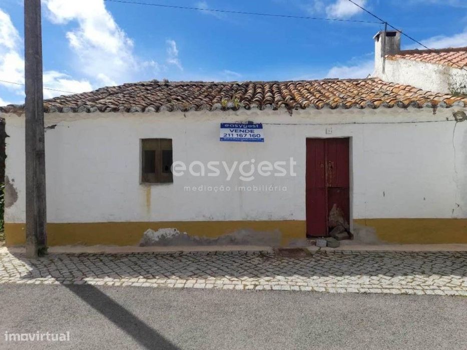 Moradia para recuperar com terreno rústico em São Pedro de Solis