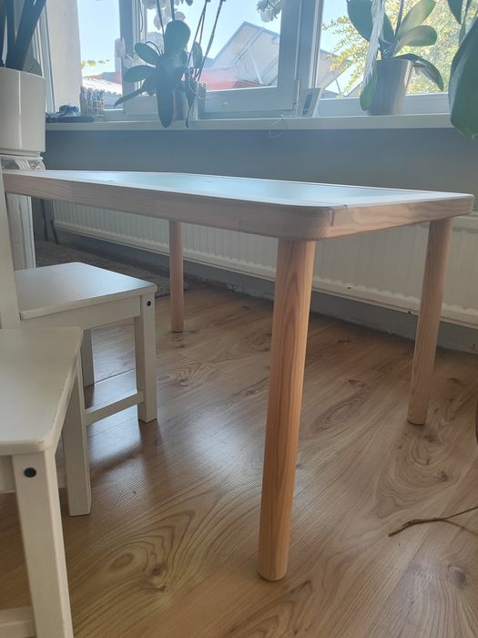 IKEA dzieciecy zestaw mebli stolik FLISAT + krzesełka SUNDVIK