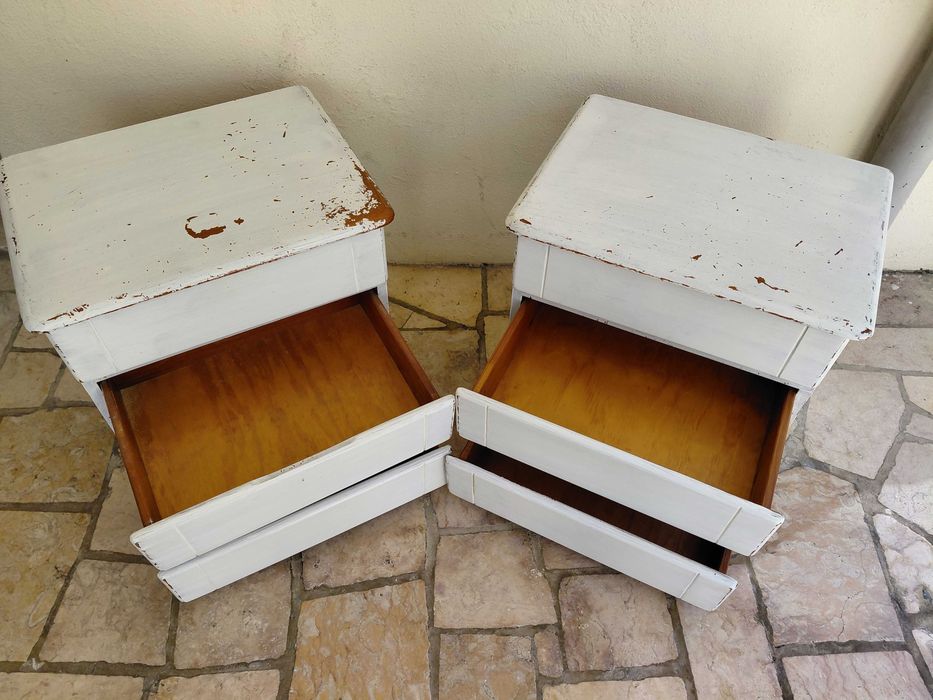 2 Mesas de Cabeceira em Madeira