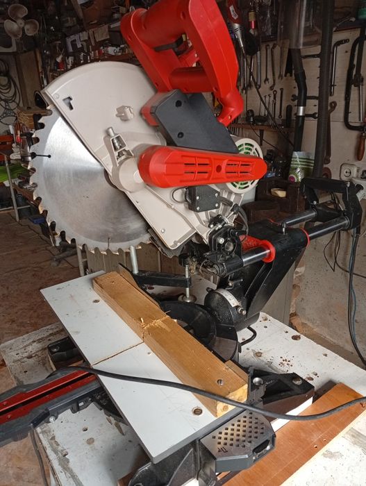 Продам торцовочну пилу з протяжкою.