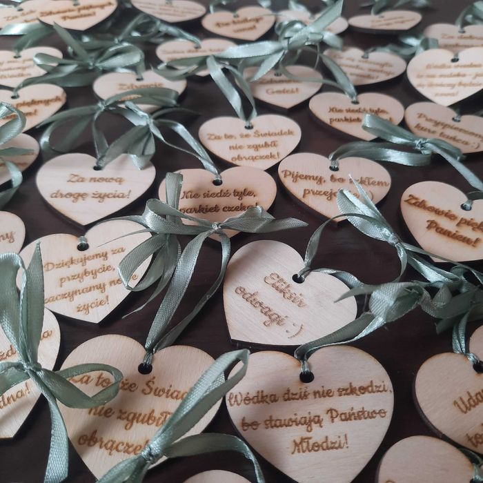 Zawieszki drewniane na butelki zestaw