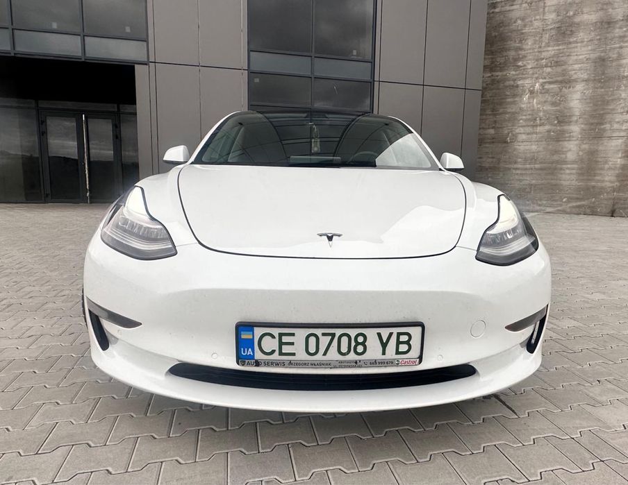 Tesla mоdel 3  2020 рік