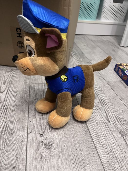 Duza maskotka Chase z psi patrol