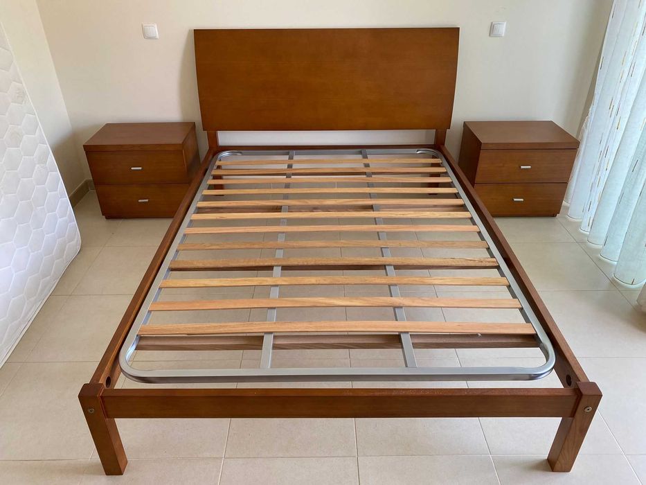 Colchão de cama de casal 1,40x1,90m com estrado incluído