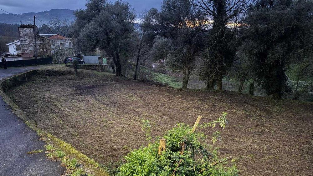 Terreno Construtivo com 1000m2 a 5minutos do IC28  - Arcos de Valdevez