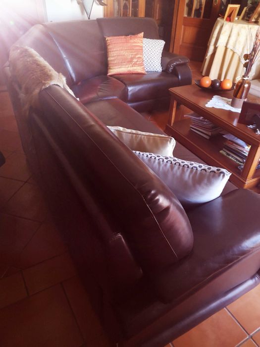 Vendo Sofá em Pele Sintética Preto - 6 Lugares