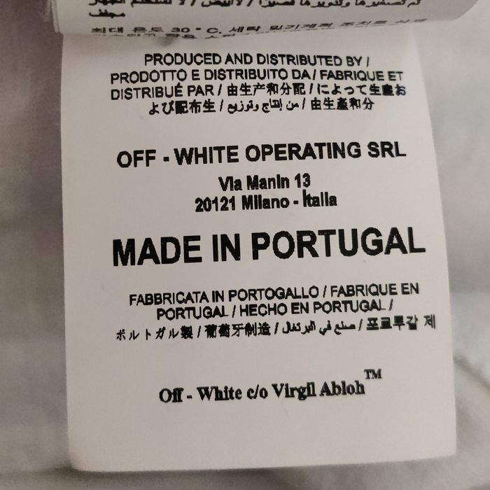 Off-white metal arrows