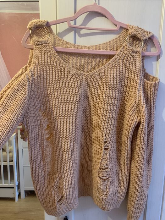 Nowy sweterek sweter brudny róż odkryte ramiona