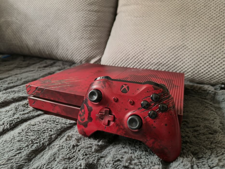Xbox One S  1TB  Gears of War Limited