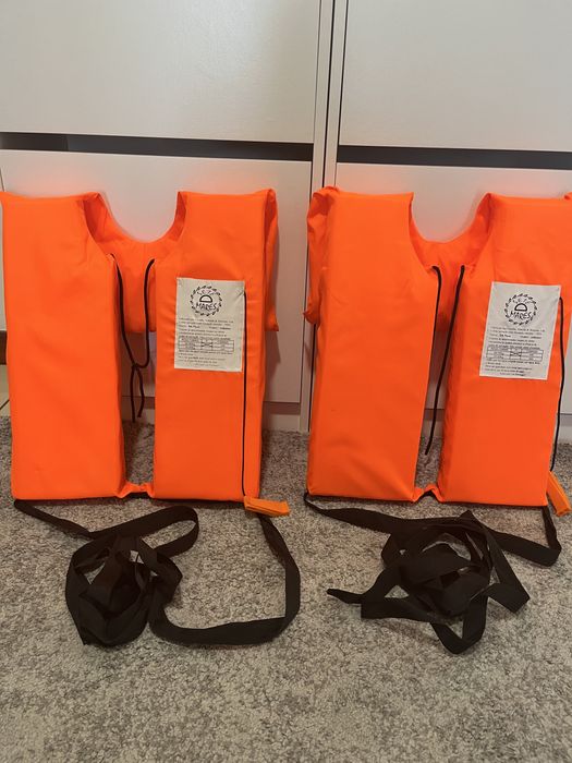 Life Vests / Flotation 60/90 kg64584256296707120