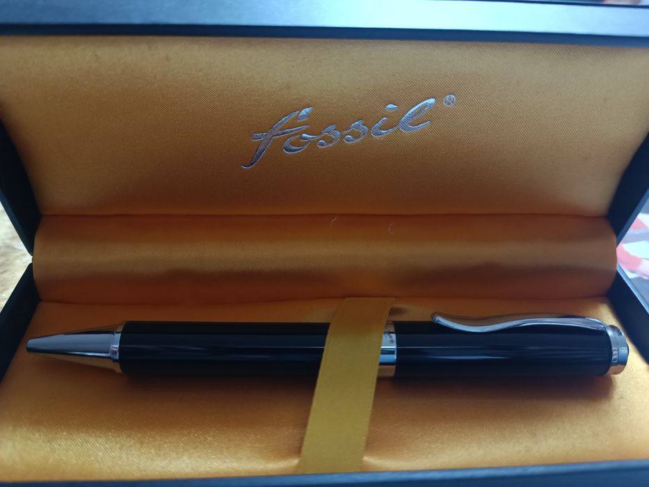 Lote: 2 Canetas  Cerruti 1881; 1 Caneta Sheaffer; 1 Caneta Fóssil