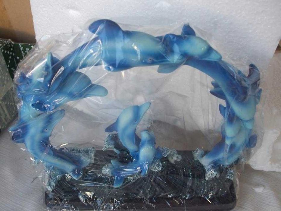 Estatueta lindíssima de golfinhos nova !