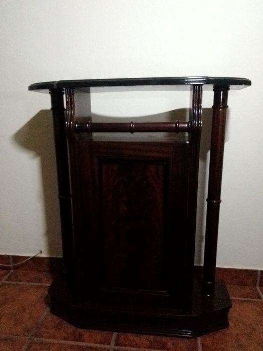 Móveis a 10€ a peça