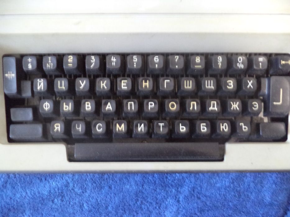 Машинка электрическая пишущая