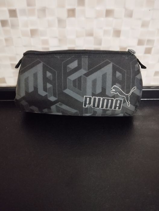 Estojo preto da Puma