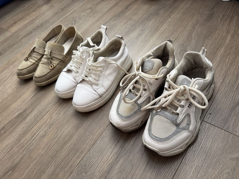 Віддам безкоштовно взуття