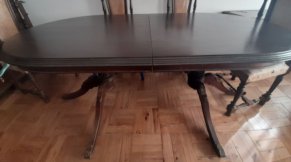 Mesa antiga de casa de jantar