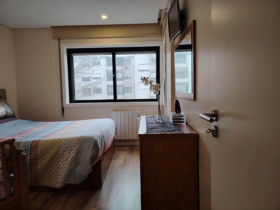 T2 Aldoar Garagem Fechada Renovado