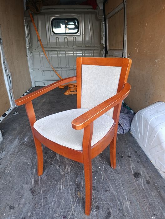 krzesła drewniane tapicerowane