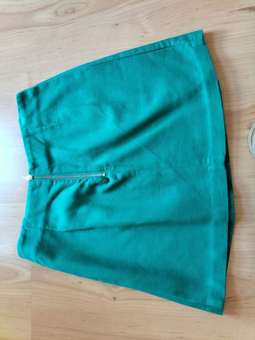Saia curta verde Stradivarius