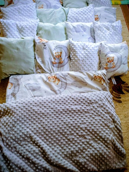 Продам два набори для двійні в колиску