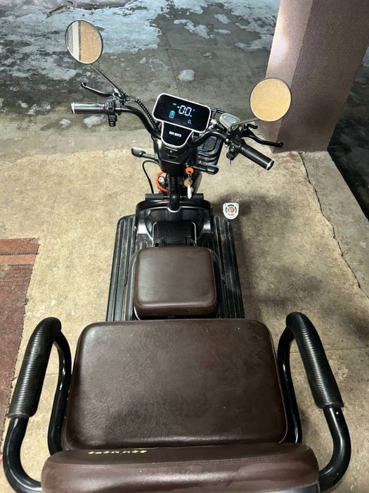 Продам трьохколісний електроскутер