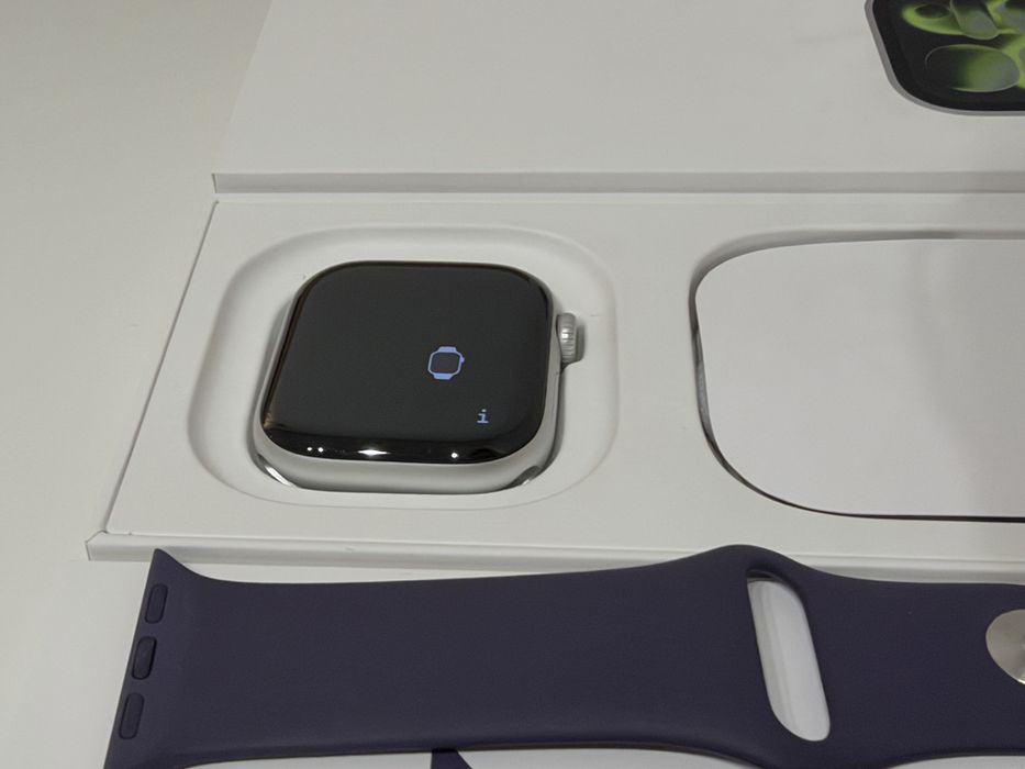 Apple Watch Series 11 42mm GPS Srebrny – Pudełko