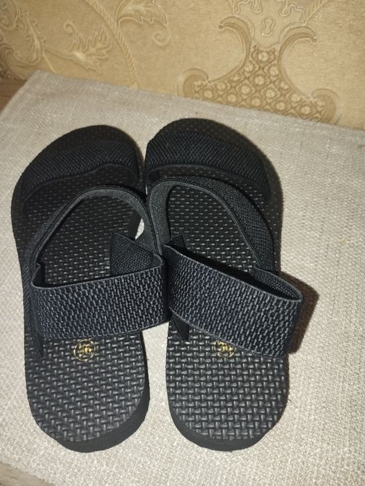 Босоніжки жіночі