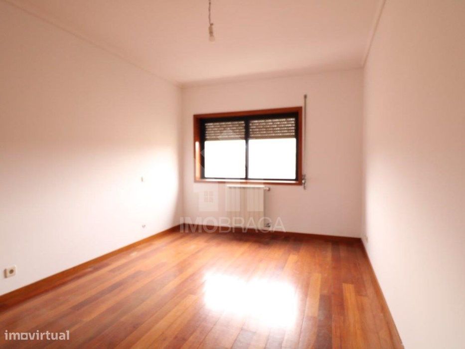 Venda Apartamento T2, em Lamaçães, Braga