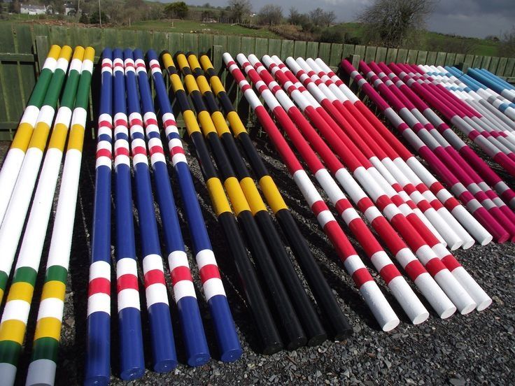 Przeszkody jeździeckie drągi belki