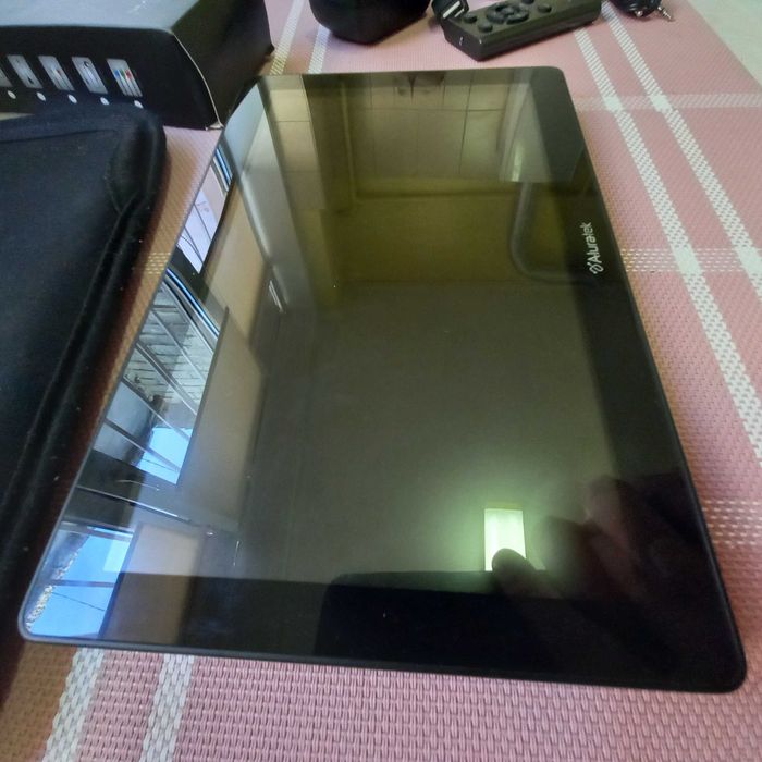 8,9-дюймовый персональный медиаплеер ALURATEK