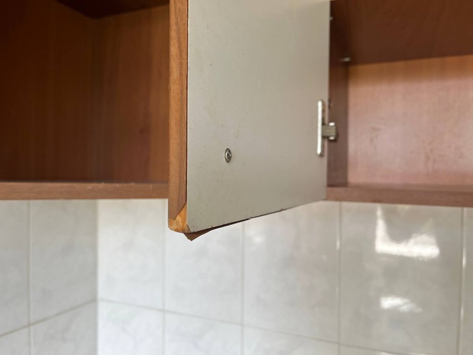 Кухонні меблі навесні шафи