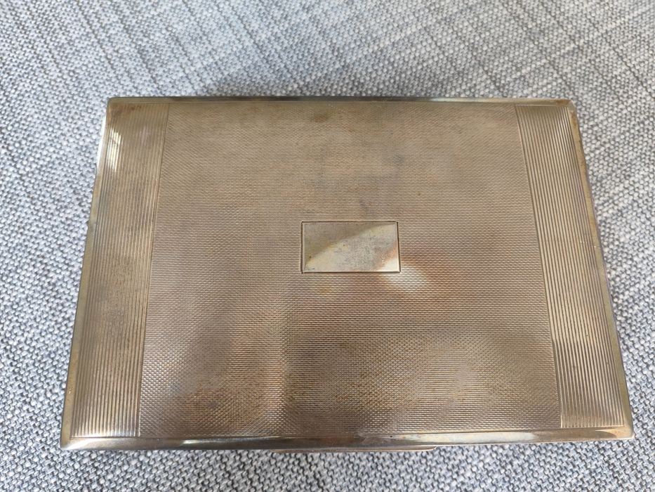 Caixa de prata antiga com marca