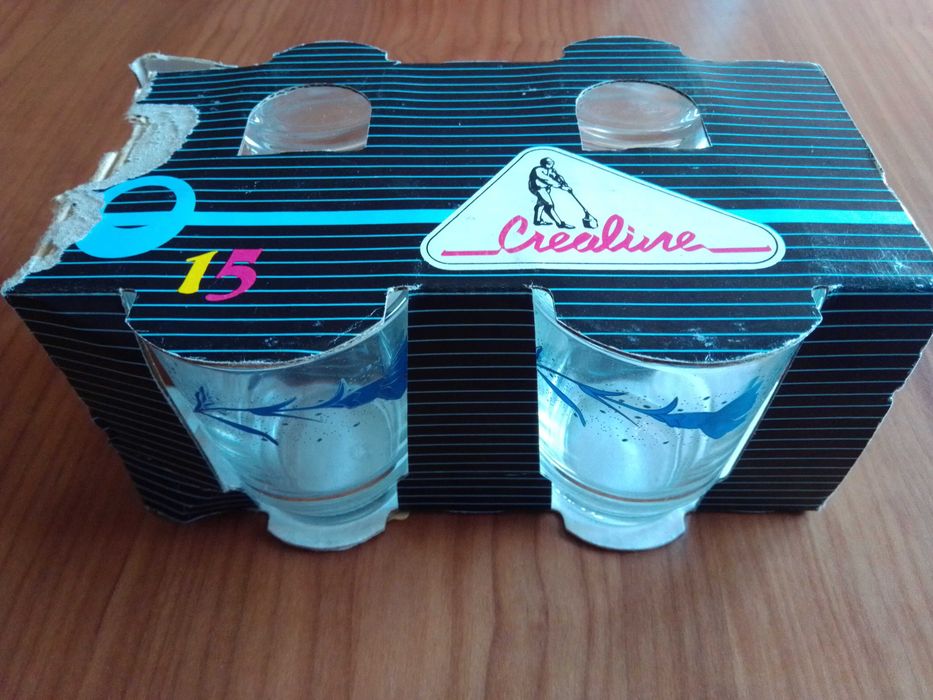 Conjunto de 4 copos para agua.