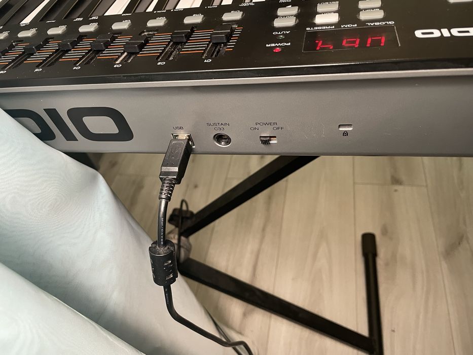 Продаю MIDI M-Audio Oxygen 49 MK5 + Фірмений Чохол