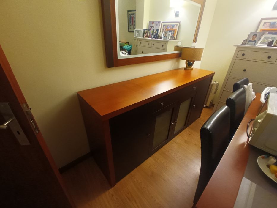 Aparador (180 cm vs 50 cm)