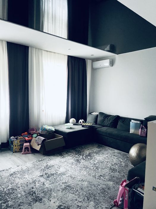 Продається будинок з власним озером!