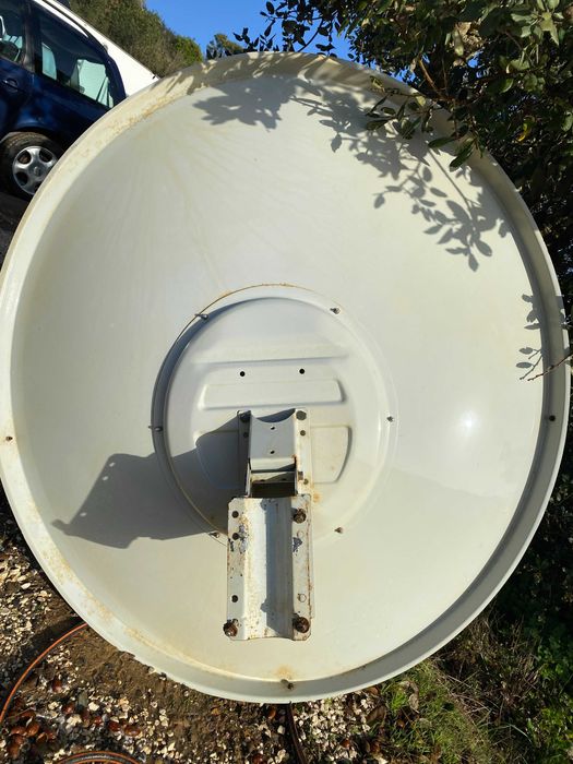 Large Aluminium Satellite Dish – 140 x 120 cm – Professional 2xLNB