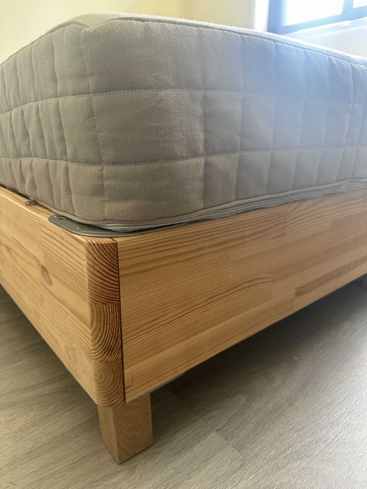 [RESERVADO] Conjunto: 2 Bases de Cama + 2 Colchões IKEA HAMARVIK (90x200cm). Juntam-se numa cama de casal/king