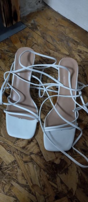 Босоніжки жіночі