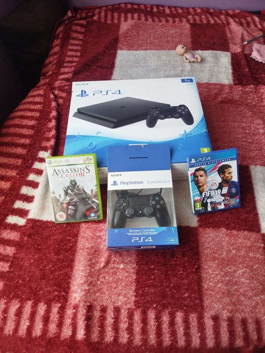 Sprzedam PlayStation 4 slim 1tb